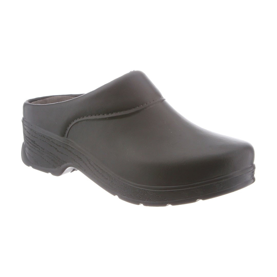 Angle view of the Abilene black slip-resistant clog, showcasing the ergonomic design, slip-resistant sole, and supportive leather upper built for long hours on your feet.